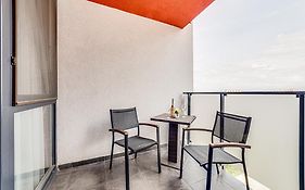 Ari - Ared Luxurious Apartments With Balcony & Free Parking